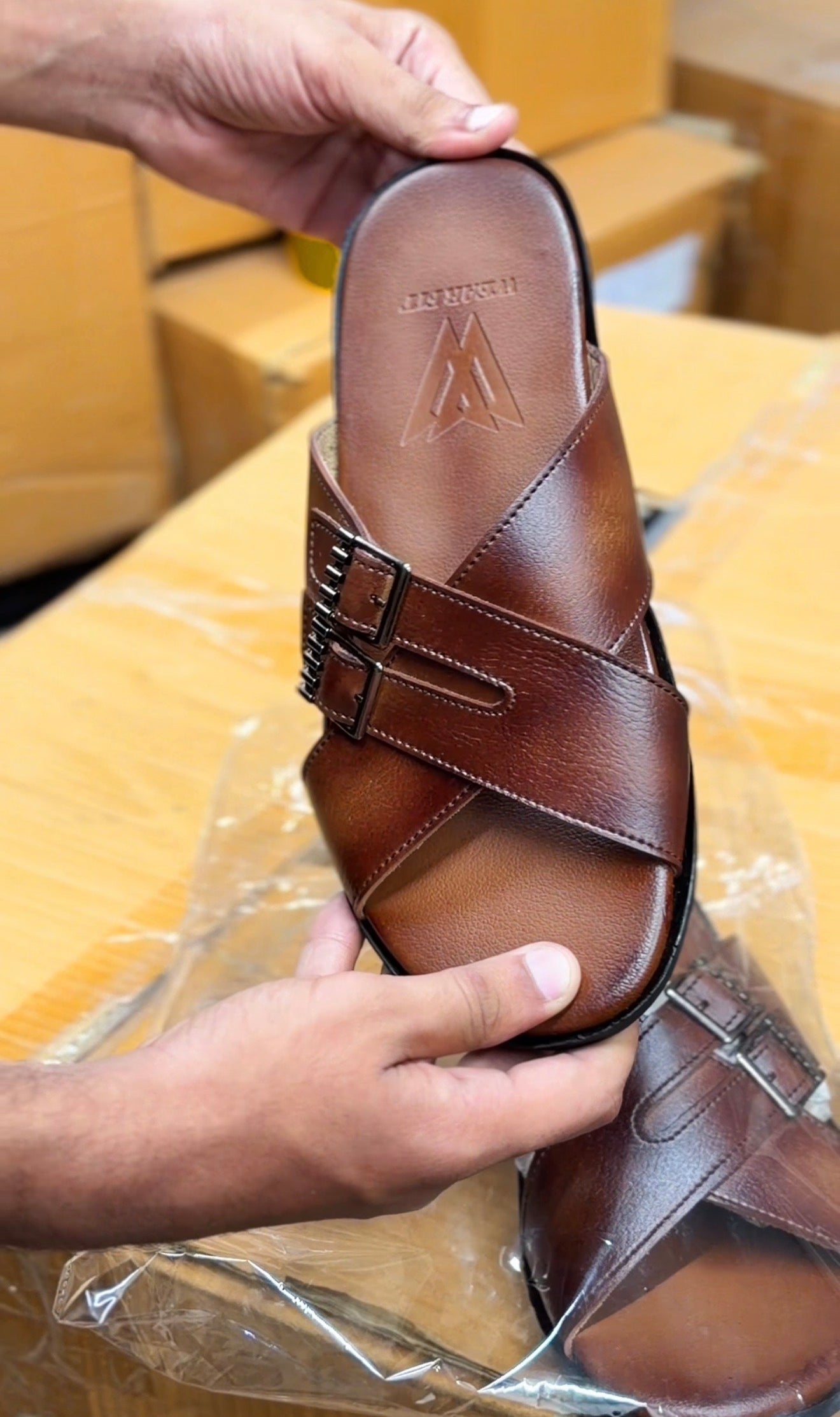 LEATHER 2BUCKLE SLIPPER