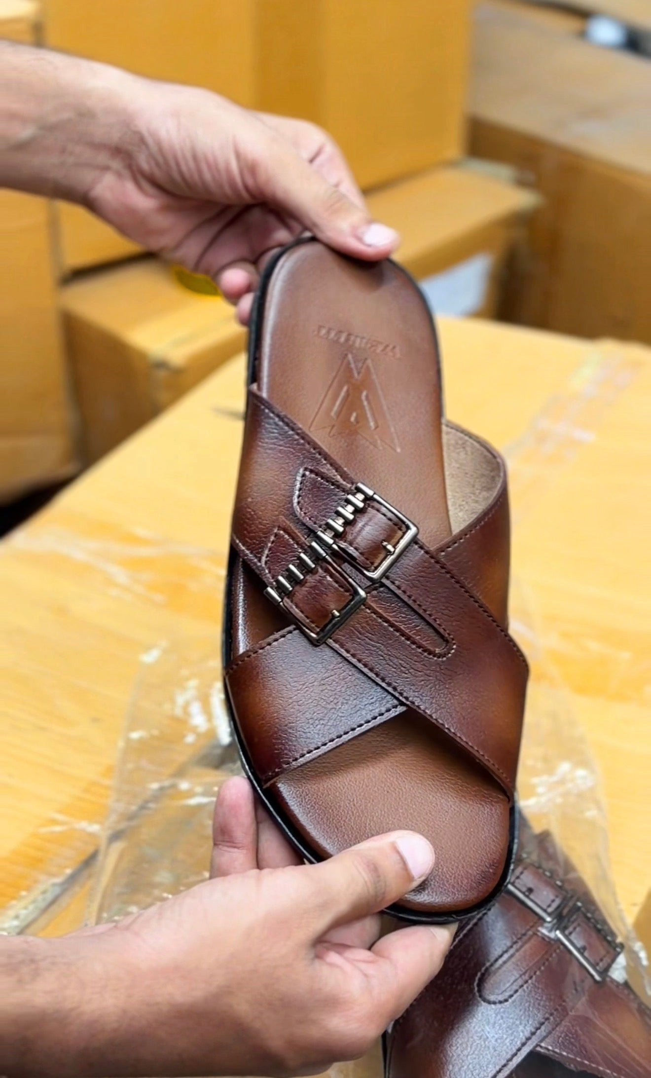 LEATHER 2BUCKLE SLIPPER
